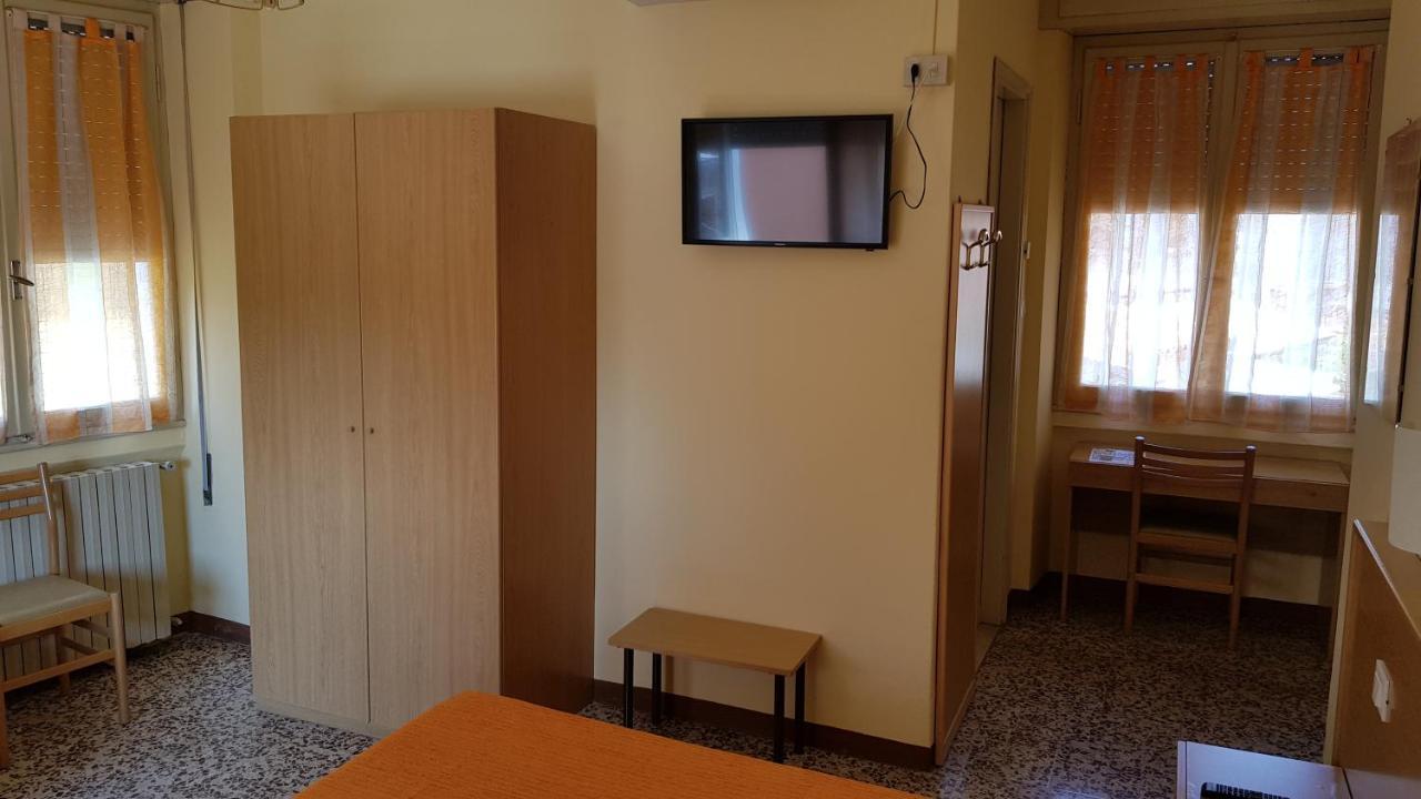Albergo Meublè Olivi Toscolano-Maderno Exterior foto