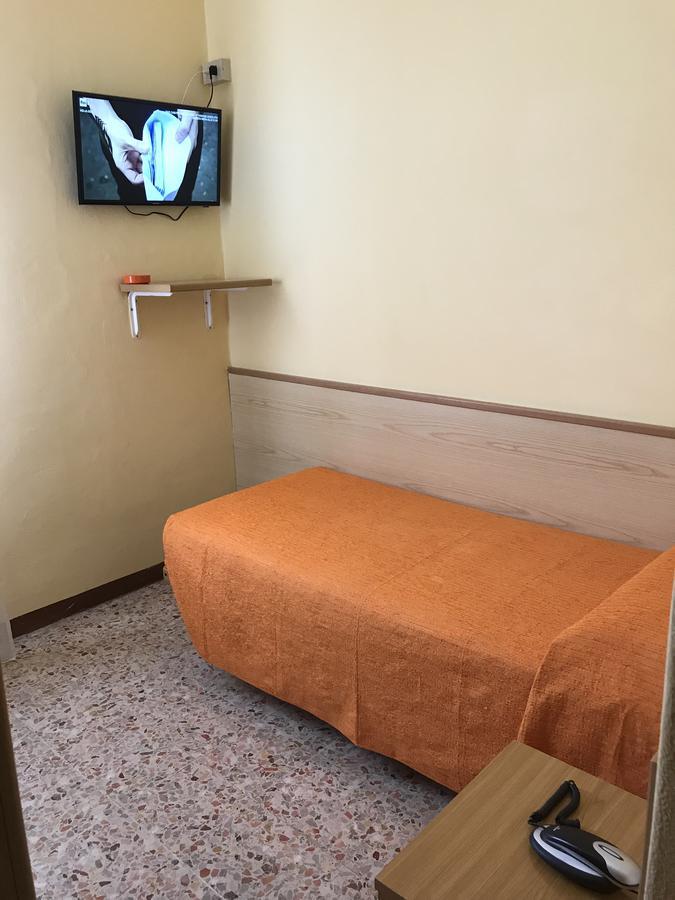 Albergo Meublè Olivi Toscolano-Maderno Exterior foto