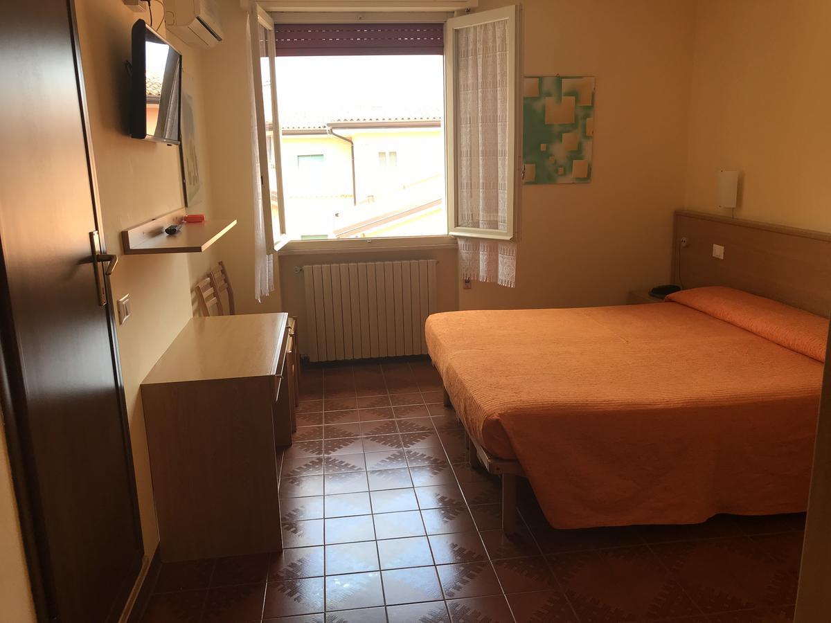 Albergo Meublè Olivi Toscolano-Maderno Exterior foto